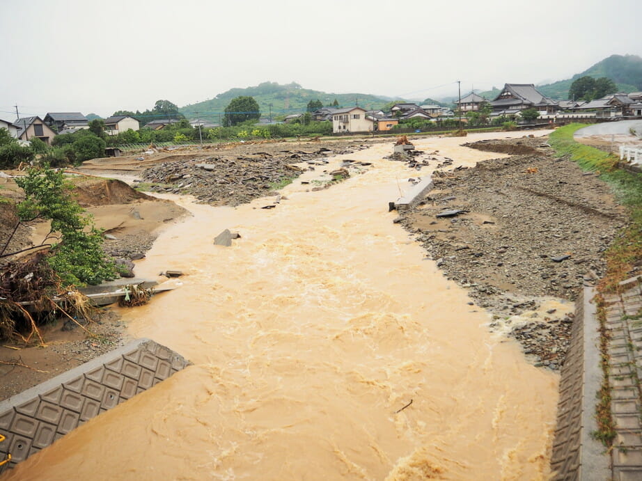 川の氾濫写真